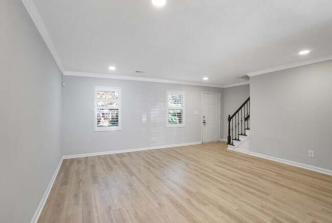 Building Photo - 115 Winding River Dr