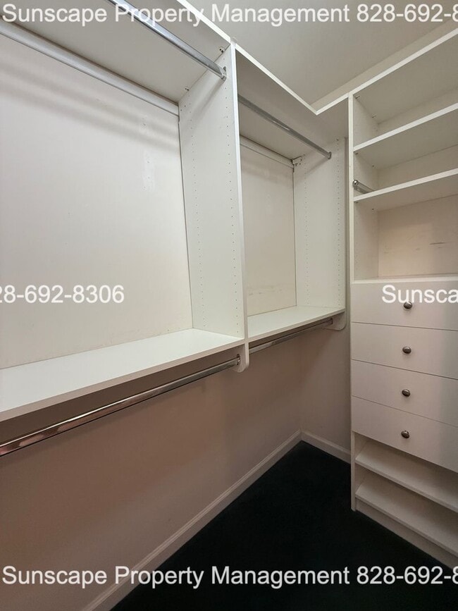 Building Photo - Spacious home in Fairview NC