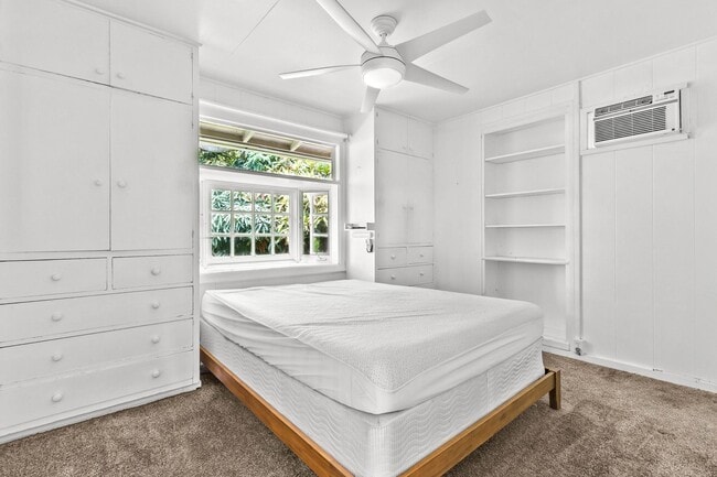Building Photo - Charming 2BR/1BA Home with Stunning Ocean ...