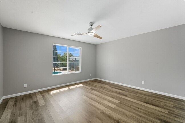 Building Photo - Beautiful Glendale Home With Pool!