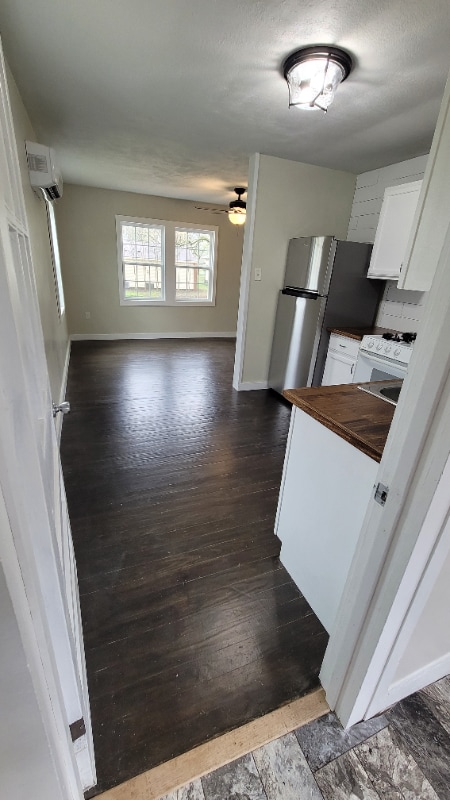 Building Photo - 208 W Chester St