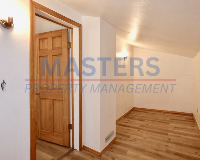 Building Photo - 1026 Oakwood Ave