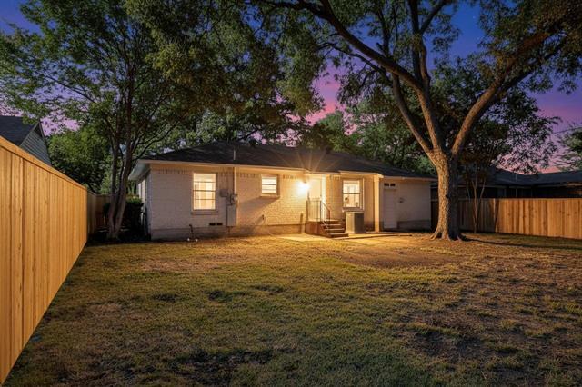 Building Photo - 2207 Housley Dr