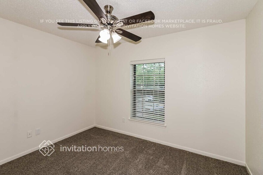 Building Photo - 7723 Pine Center Dr