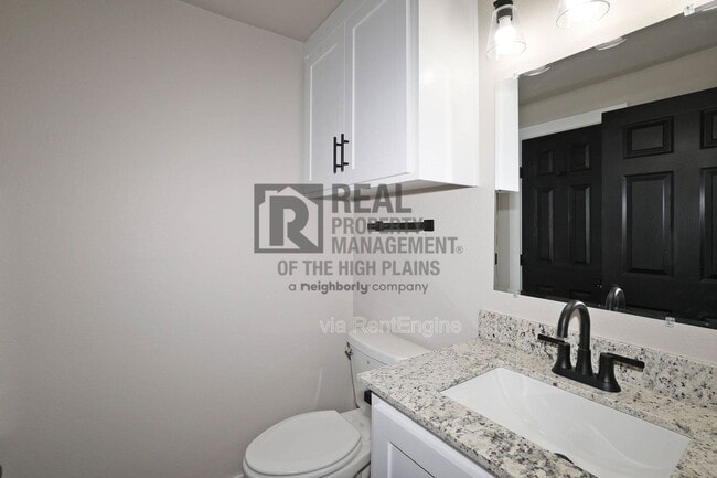 Building Photo - 4720 Clive Ave