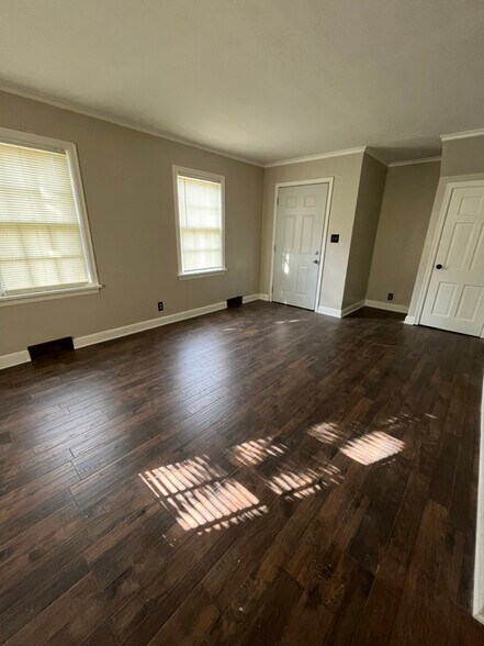 Primary Photo - 1002 17th St