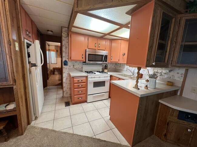 Building Photo - FOOTHILLS RETREAT!