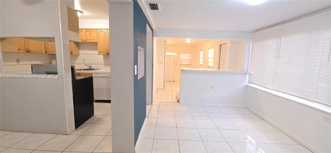 Building Photo - 502 N 70th Way