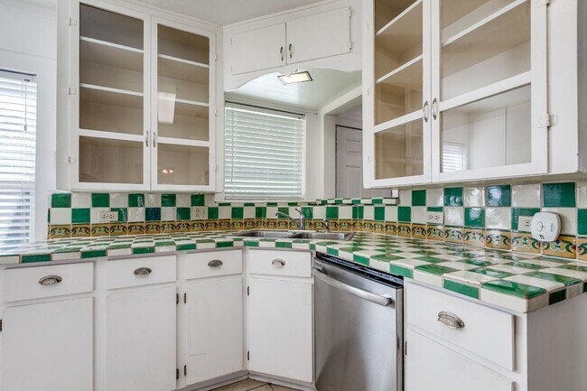 Building Photo - 2-BEDROOM TERRELL HEIGHTS COTTAGE
