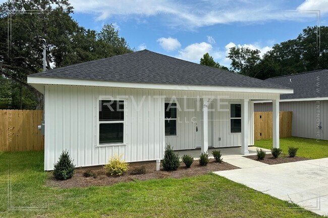 Building Photo - **OPEN HOUSE 08/17 1-3PM** 4 Bed/2 Bath Ho...
