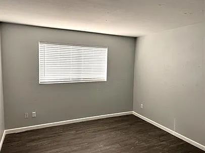 Building Photo - UPDATED 2 BEDROOMS WITH PRIVATE PATIO & CENTRAL AIR