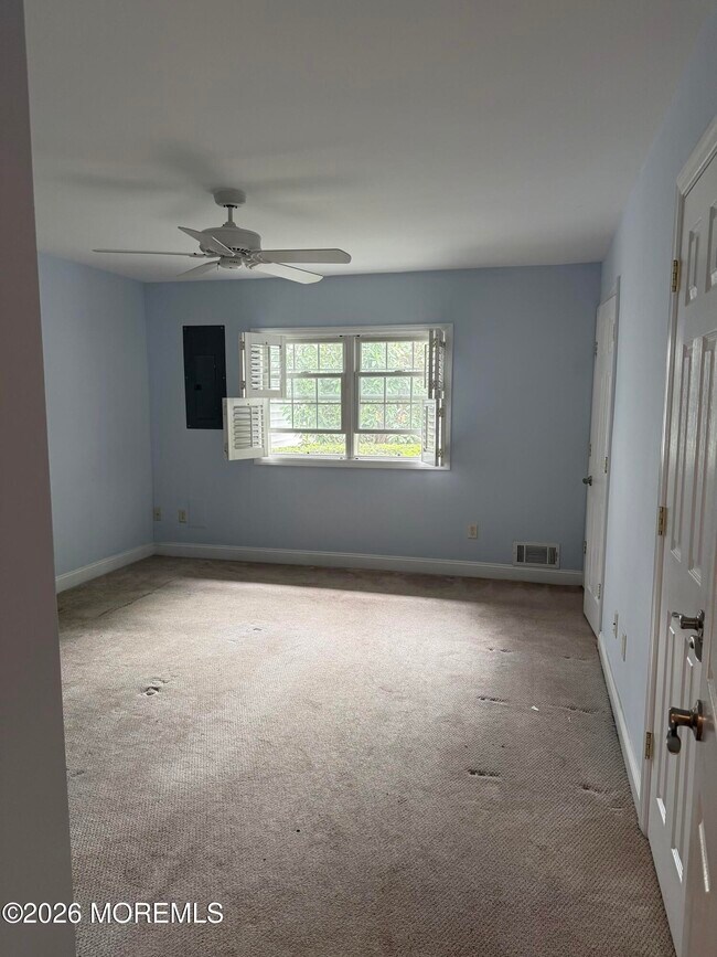 Building Photo - 67 Dogwood Dr