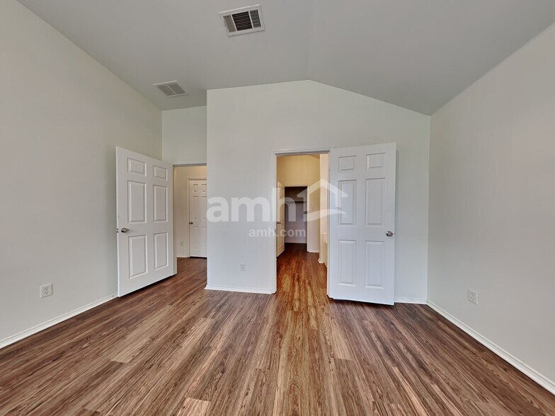 Building Photo - 8065 Plateau Dr