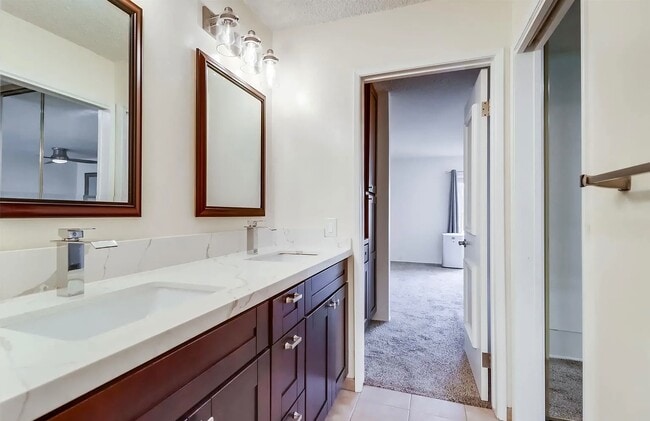 Building Photo - 1855 Diamond St