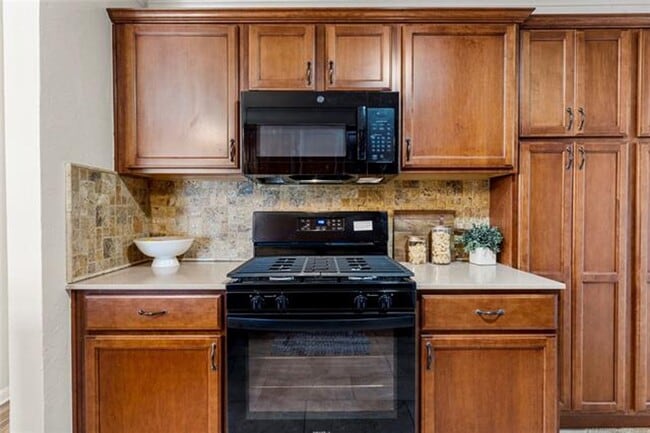 Building Photo - Beautifully Renovated 3-Bed, 2-Bath Home in Midtown Tulsa!