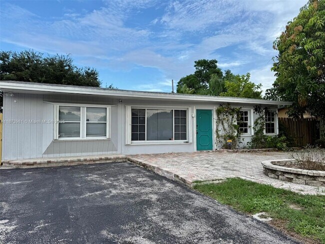 Building Photo - 2730 NE 9th Terrace