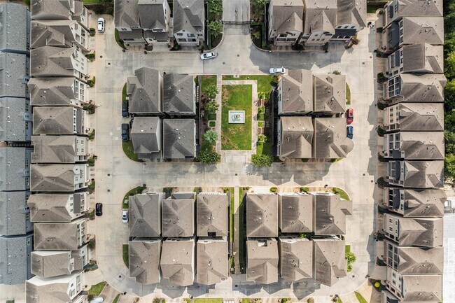 Building Photo - 8910 Terrace Pass Dr