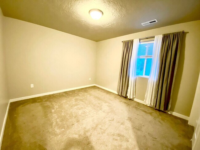 Building Photo - Beautiful 4 Bedroom, 4 Car Garage With Small Trailer Parking in Star - Available NOW