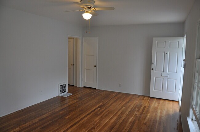 Building Photo - 520 Naranja Dr