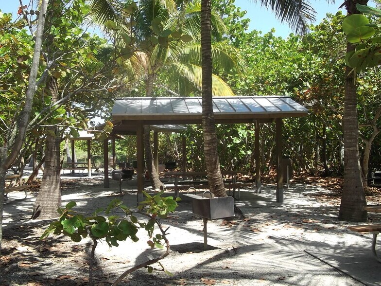 Building Photo - 951 De Soto Rd