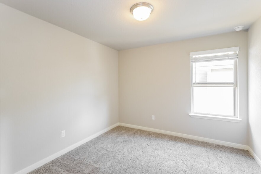 Building Photo - 1417 Arcadian Lily