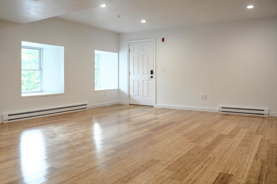 Building Photo - 541 Main St