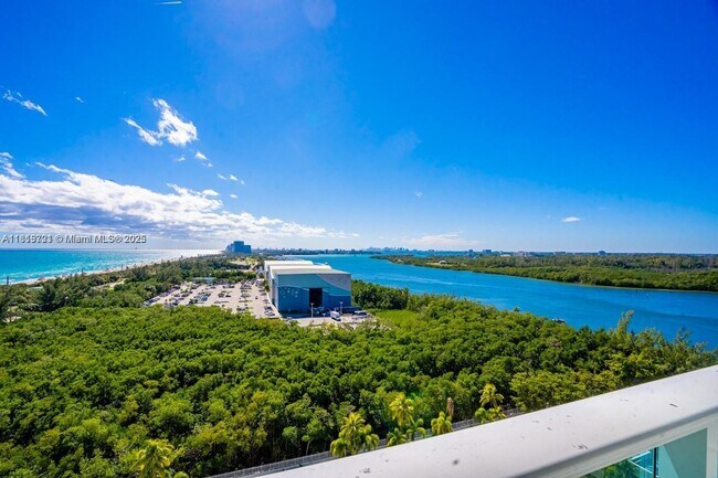 Building Photo - 100 Bayview Dr