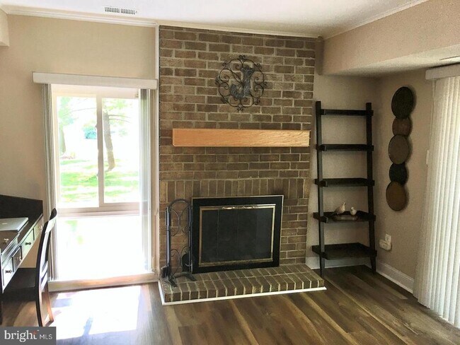 Building Photo - 1127 Thackary Ct