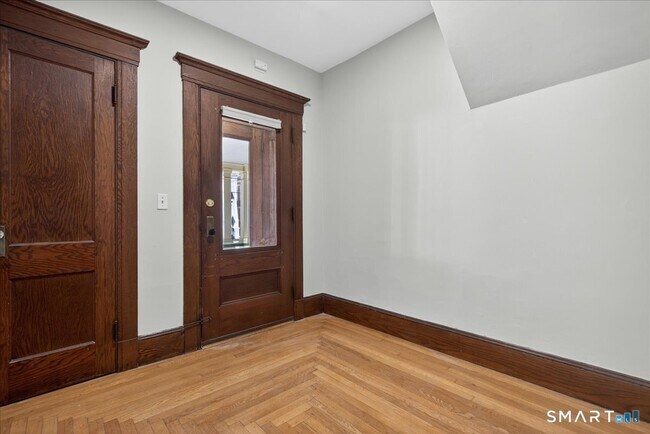 Building Photo - 114 Canner St