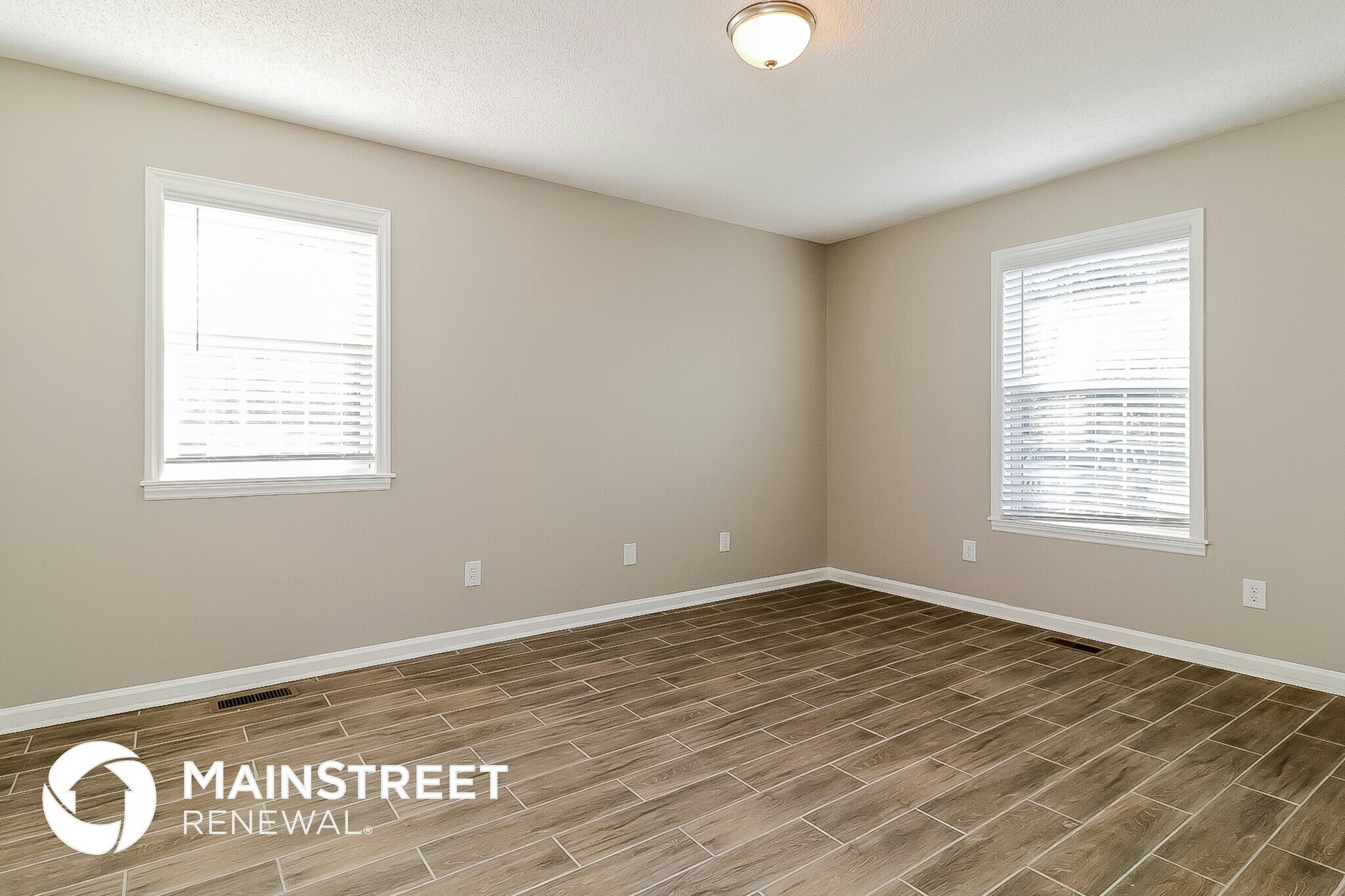 Building Photo - 3613 Cove Dr