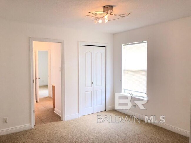 Building Photo - 9286 Ottawa Dr