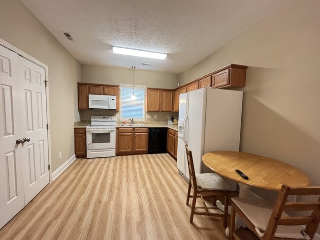 Building Photo - 1324 Jordan St