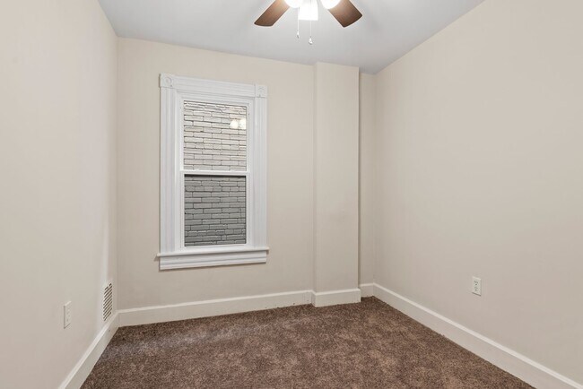 Building Photo - 420-422 Walnut St