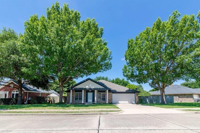 Building Photo - 6707 Carisbrooke Ln
