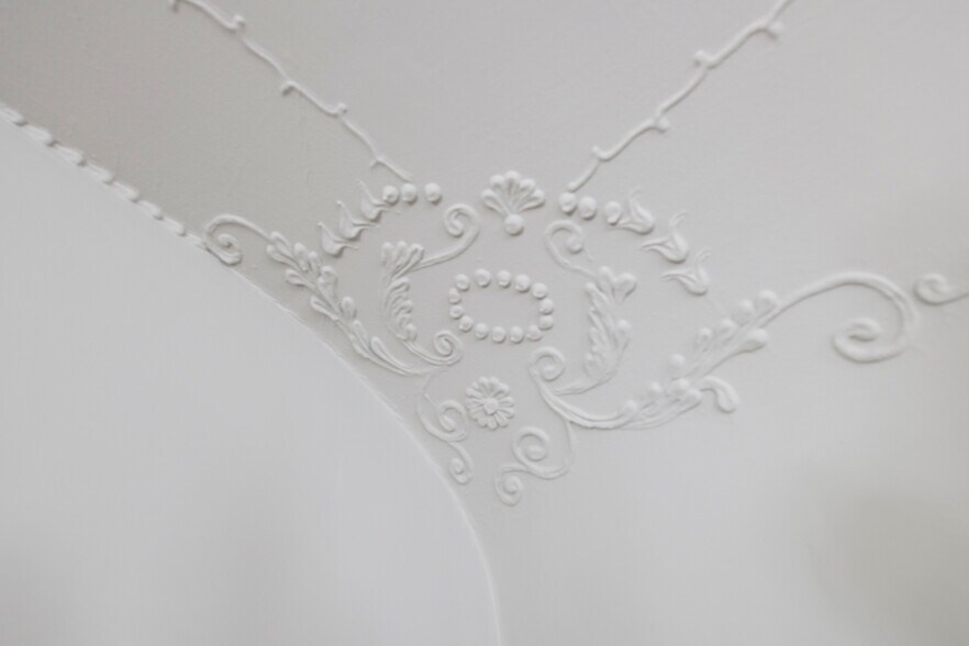 Building Photo - 148 S Orange Dr