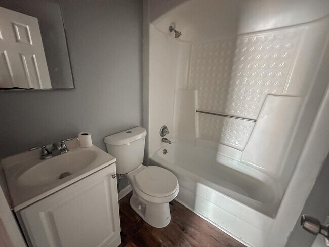 Building Photo - 1410 Cave Springs