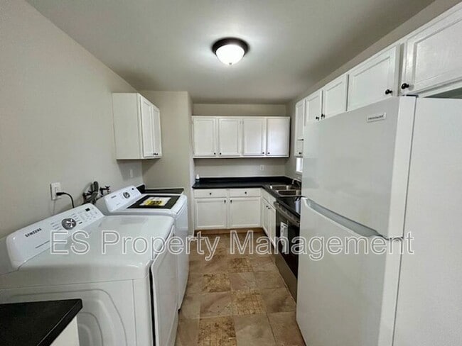 Building Photo - 4948 Patricia St