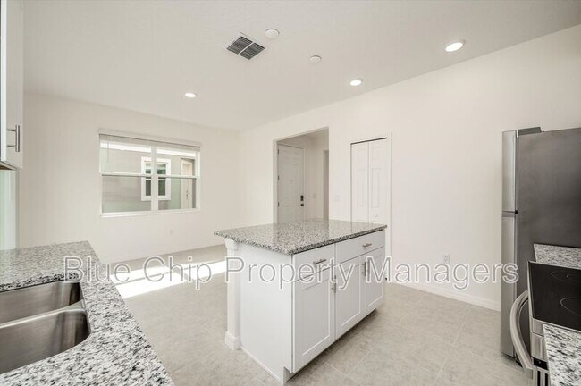 Building Photo - 34200 Cinder Wy