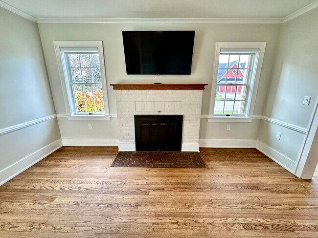 Building Photo - 992 Palmer