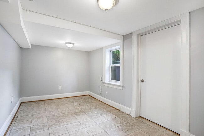 Building Photo - 2BR Basement Apartment | Brightwood