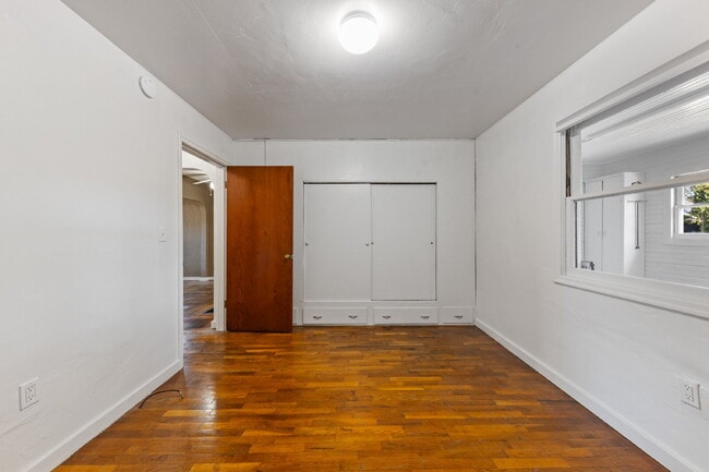Building Photo - Charming 2 bedroom duplex