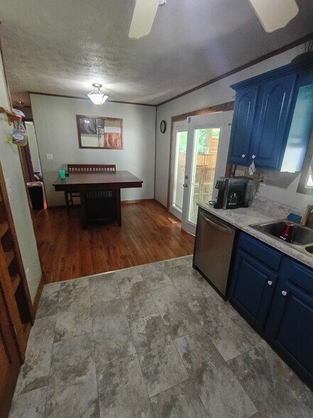 Kitchen - 258 Barkley Cir