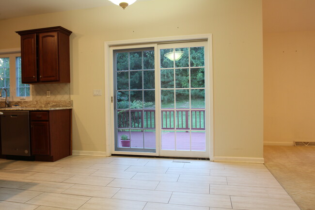 KItchen to Deck - 11 Traditional Ln