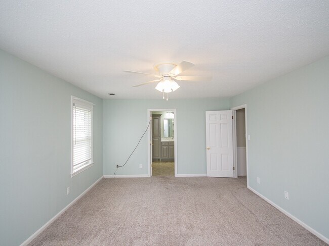 Building Photo - Beautiful Home in Athens City near Buc-ees!