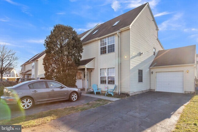 Building Photo - 65 Sandybrook Dr