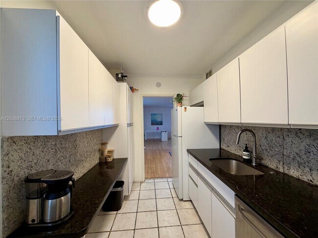 Building Photo - 888 Intracoastal Dr