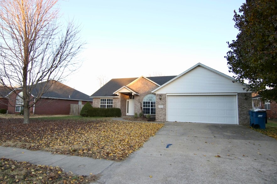 Building Photo - 3913 SW Cherry Rd