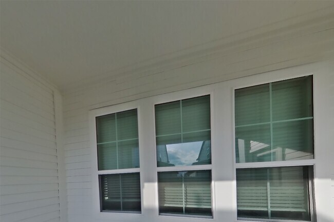 Building Photo - 9835 Willow Creek Commerce Dr