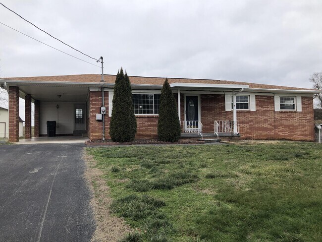 Building Photo - 218 Britton Dr
