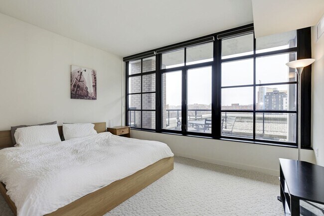 Building Photo - Luxurious Fully Furnished 2BR in the Heart of Mount Vernon Triangle!